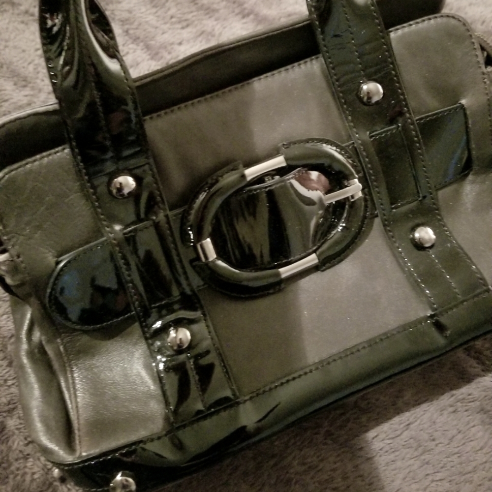Kenneth Cole gray/black patent leather purse